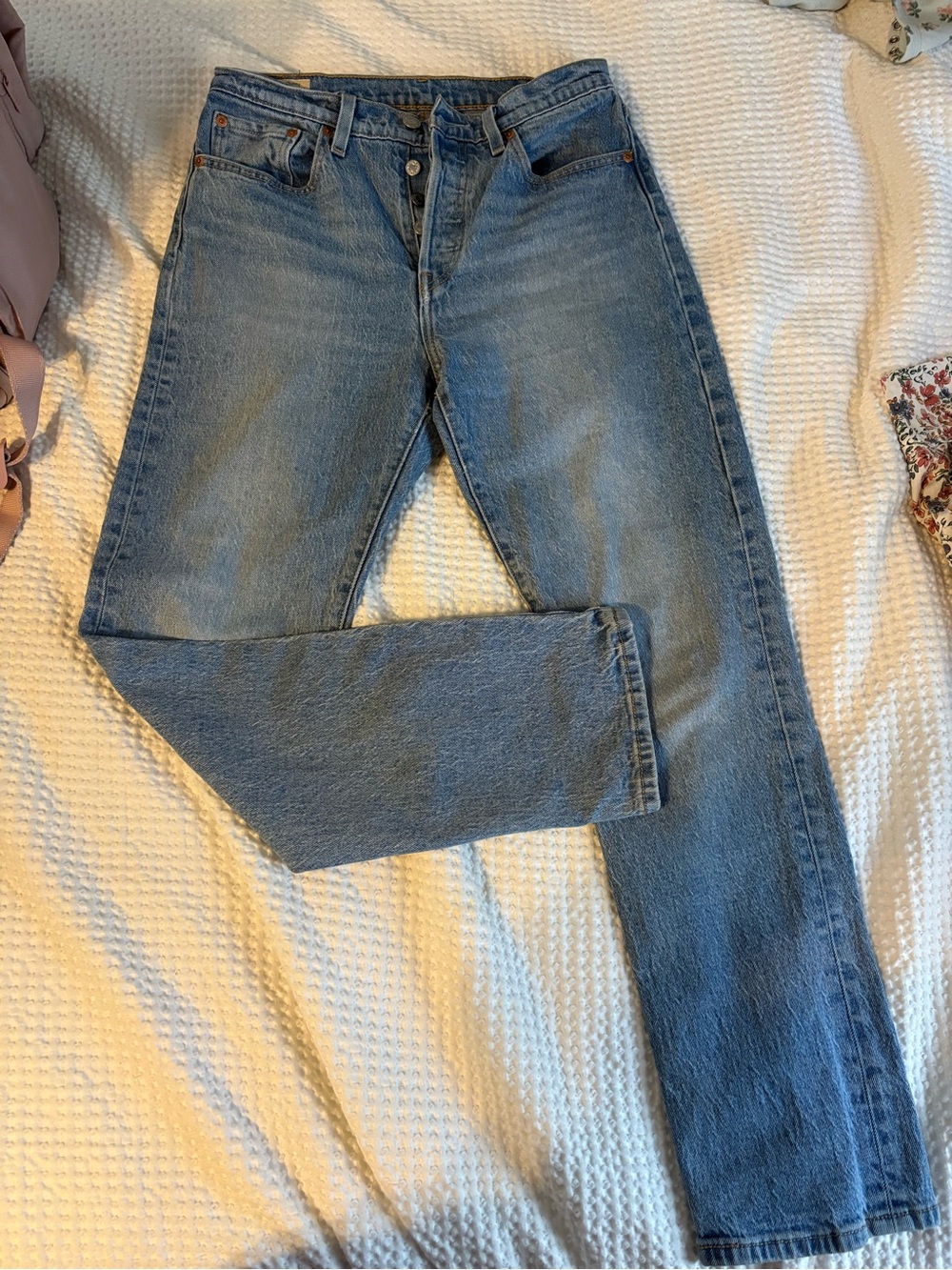 Women’s Levi’s jeans